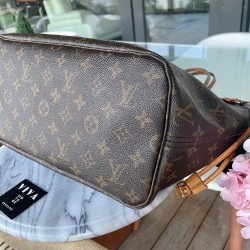 Louis Vuitton Neverfull MM tote