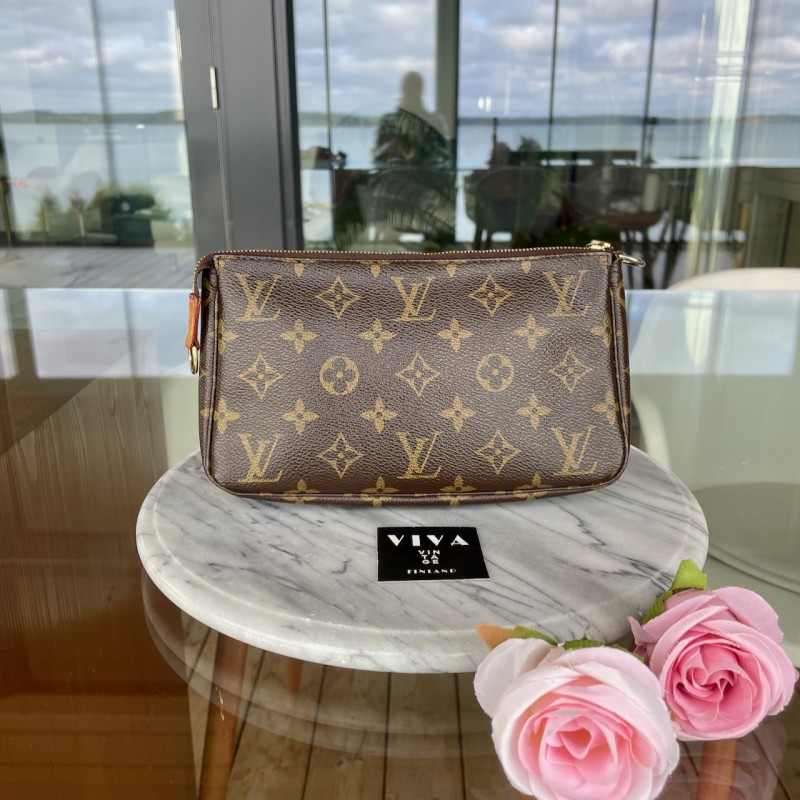 Louis Vuitton Pochette Accessoires