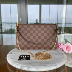 Louis Vuitton Pochette + ketju