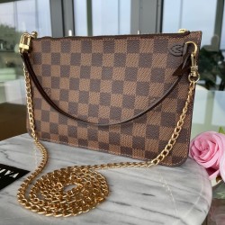 Louis Vuitton Pochette + ketju