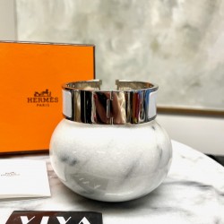 Hermès Clic Clac H bracelet