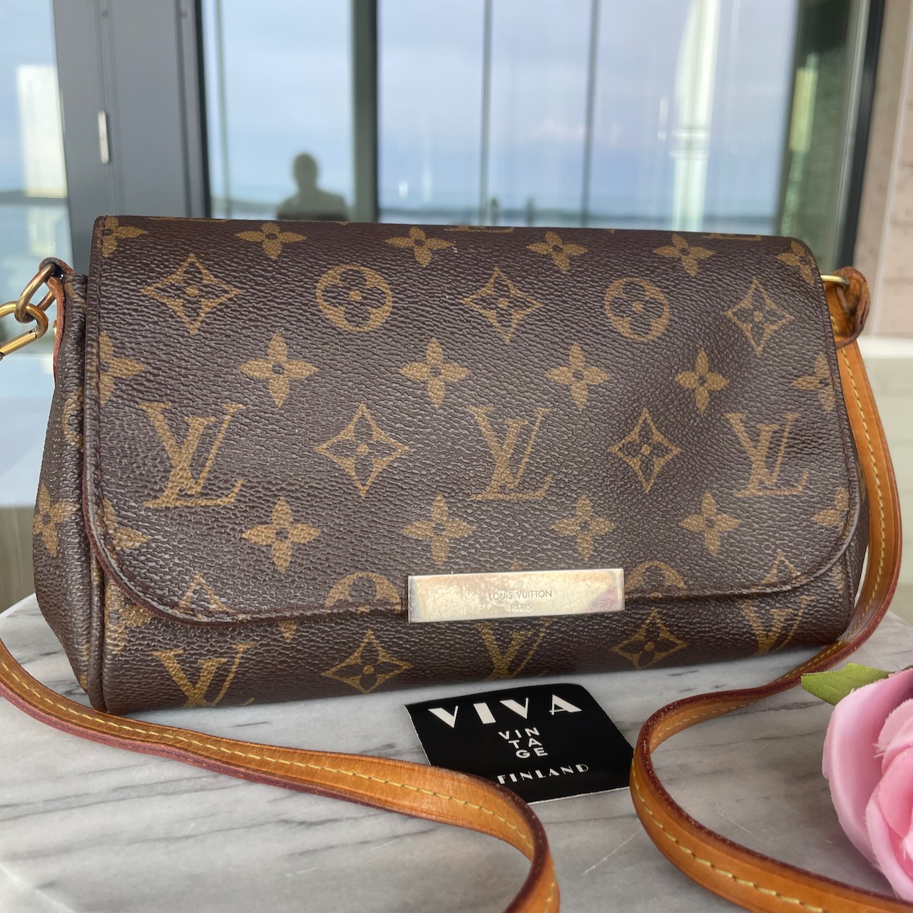 Louis Vuitton Favorite PM - Image 9