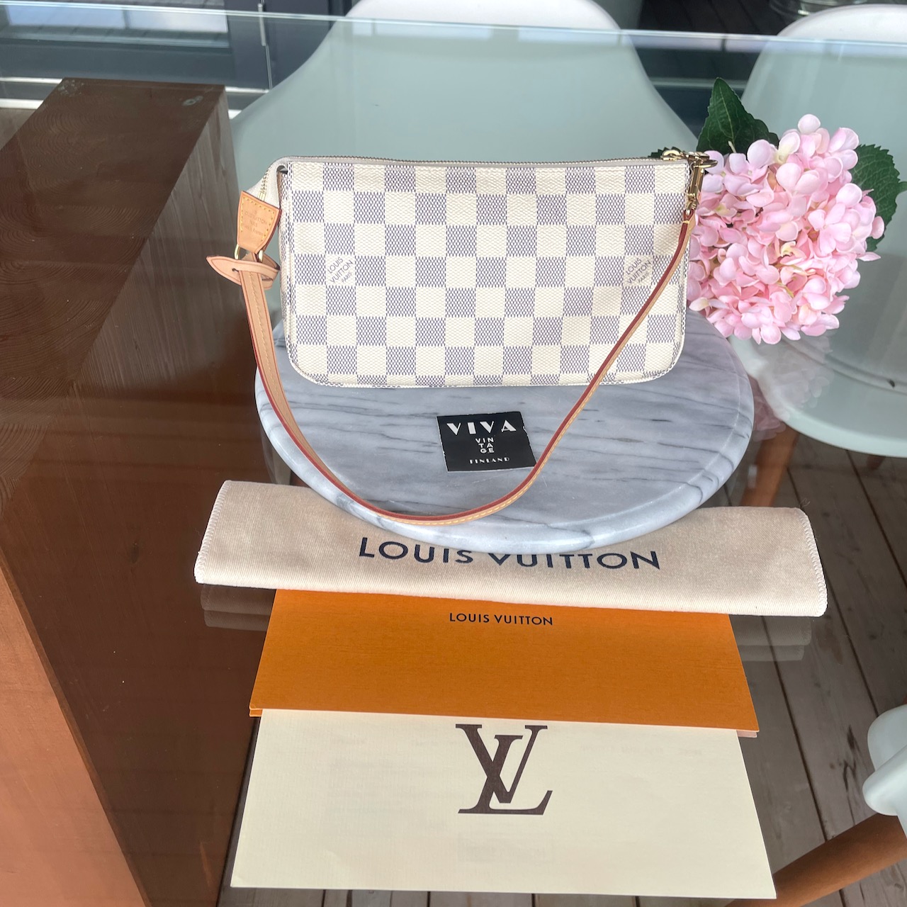 Louis Vuitton Pochette Accessoires - Image 2