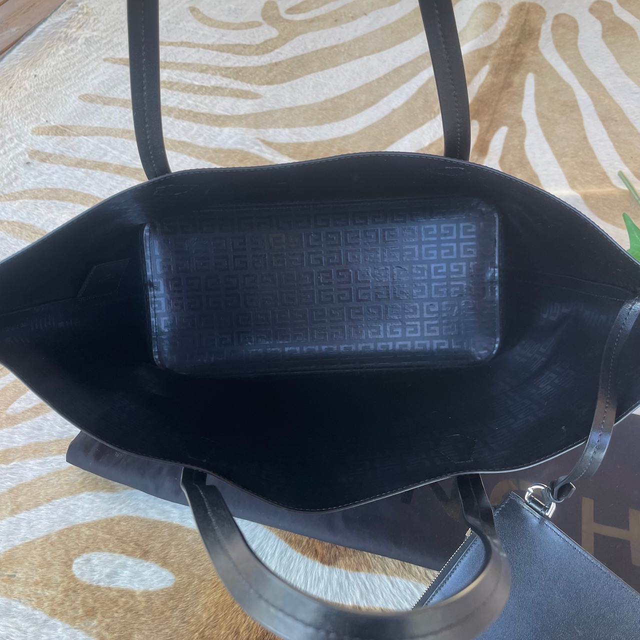 Givenchy Wing Shopper - Image 21