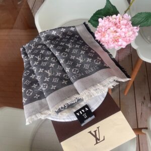 Monogram_huivi