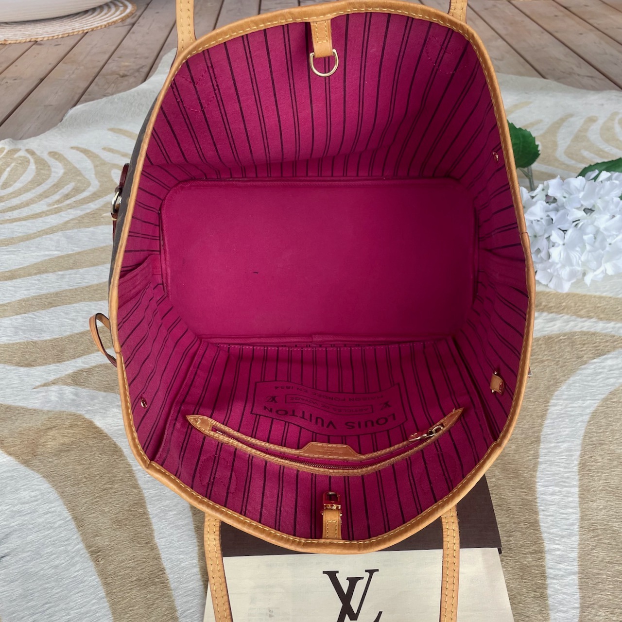 Louis Vuitton Neverfull MM - Image 9