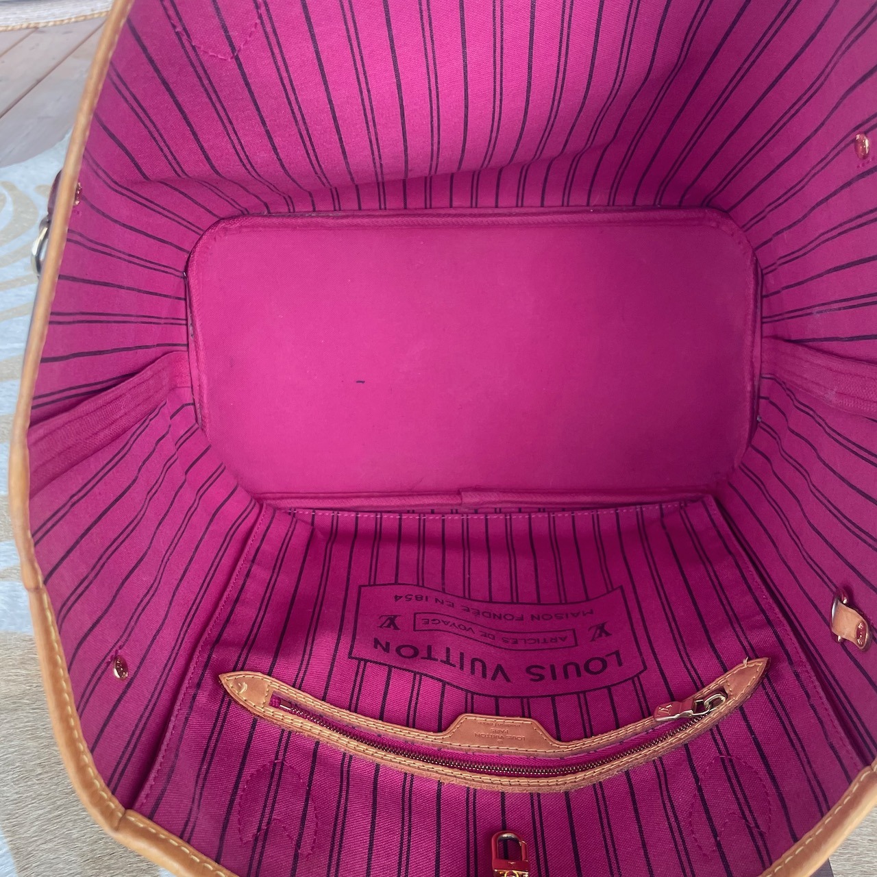 Louis Vuitton Neverfull MM - Image 8