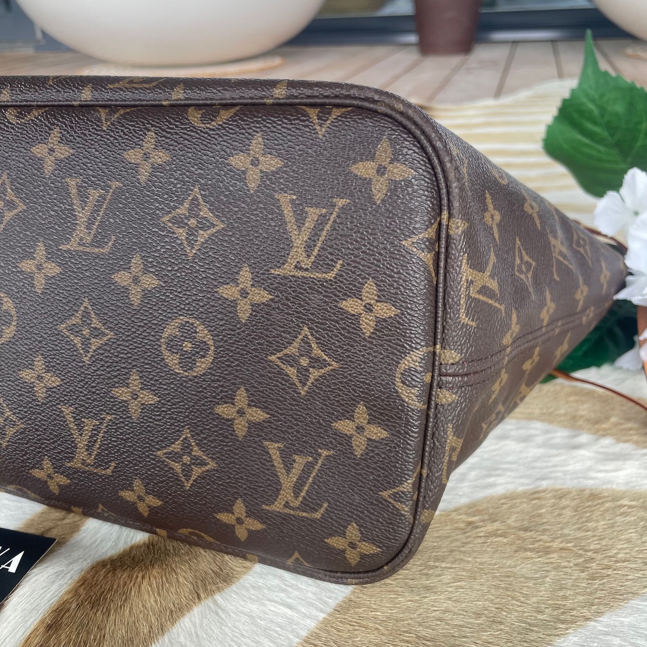 Louis Vuitton Neverfull MM - Image 5