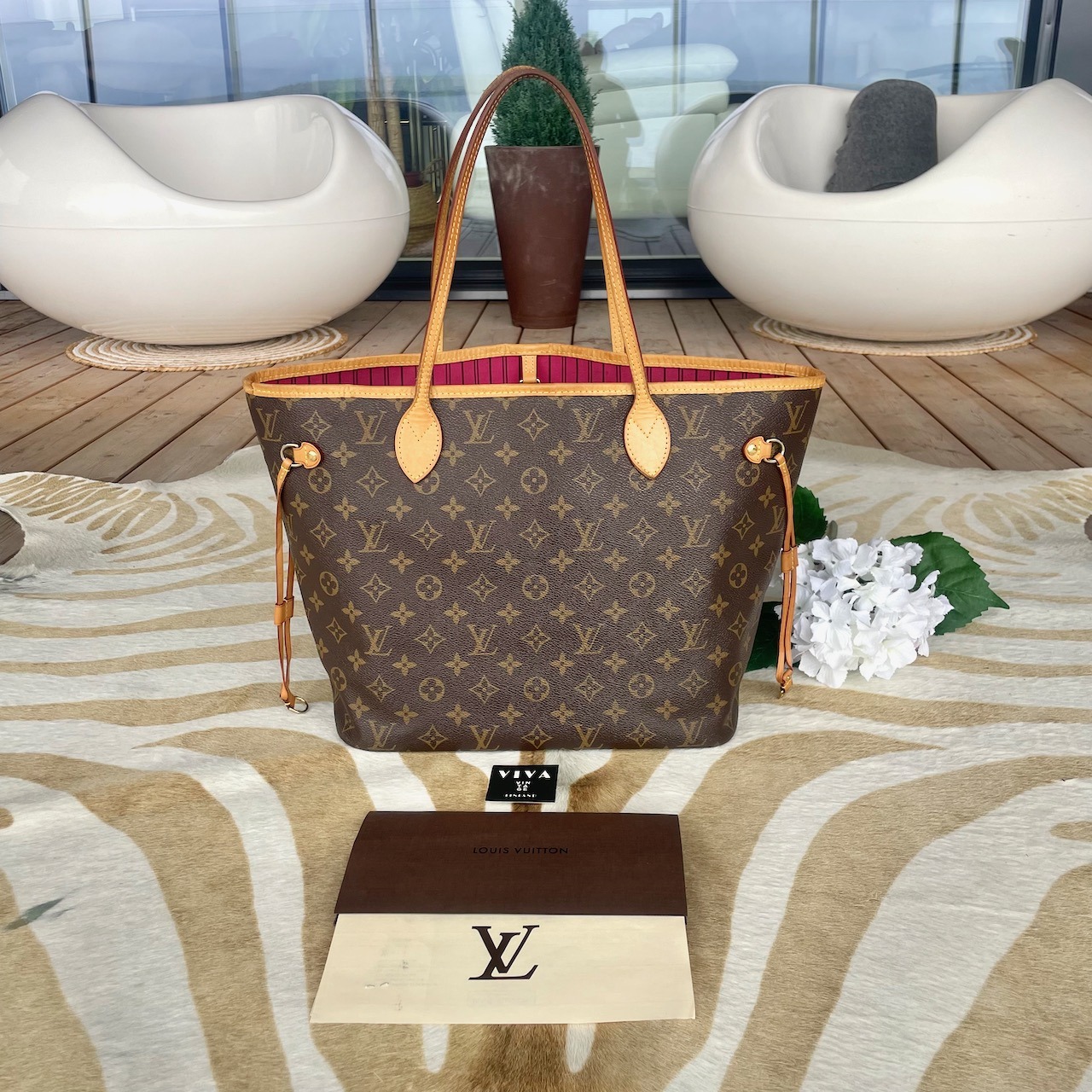 Louis Vuitton Neverfull MM - Image 14