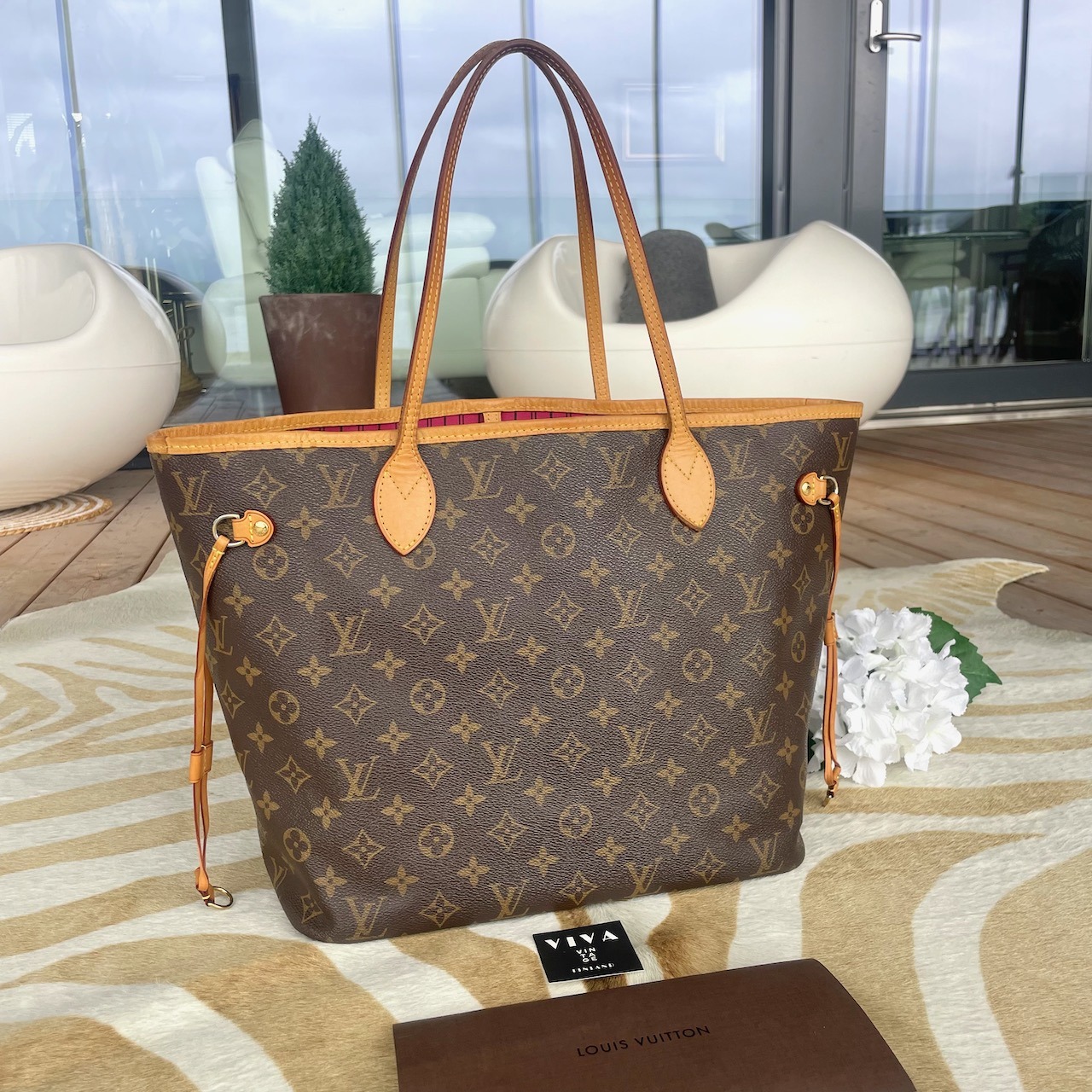 Louis Vuitton Neverfull MM - Image 12