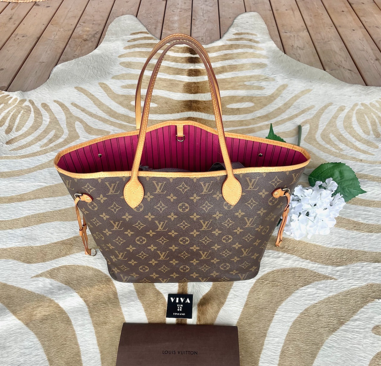 Louis Vuitton Neverfull MM - Image 11