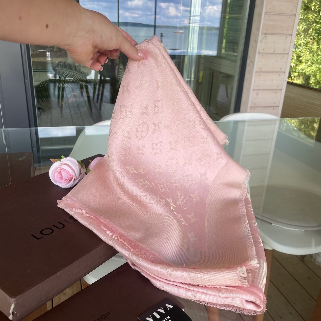 Louis Vuitton Classic Monogram Shine Shawl - Image 2