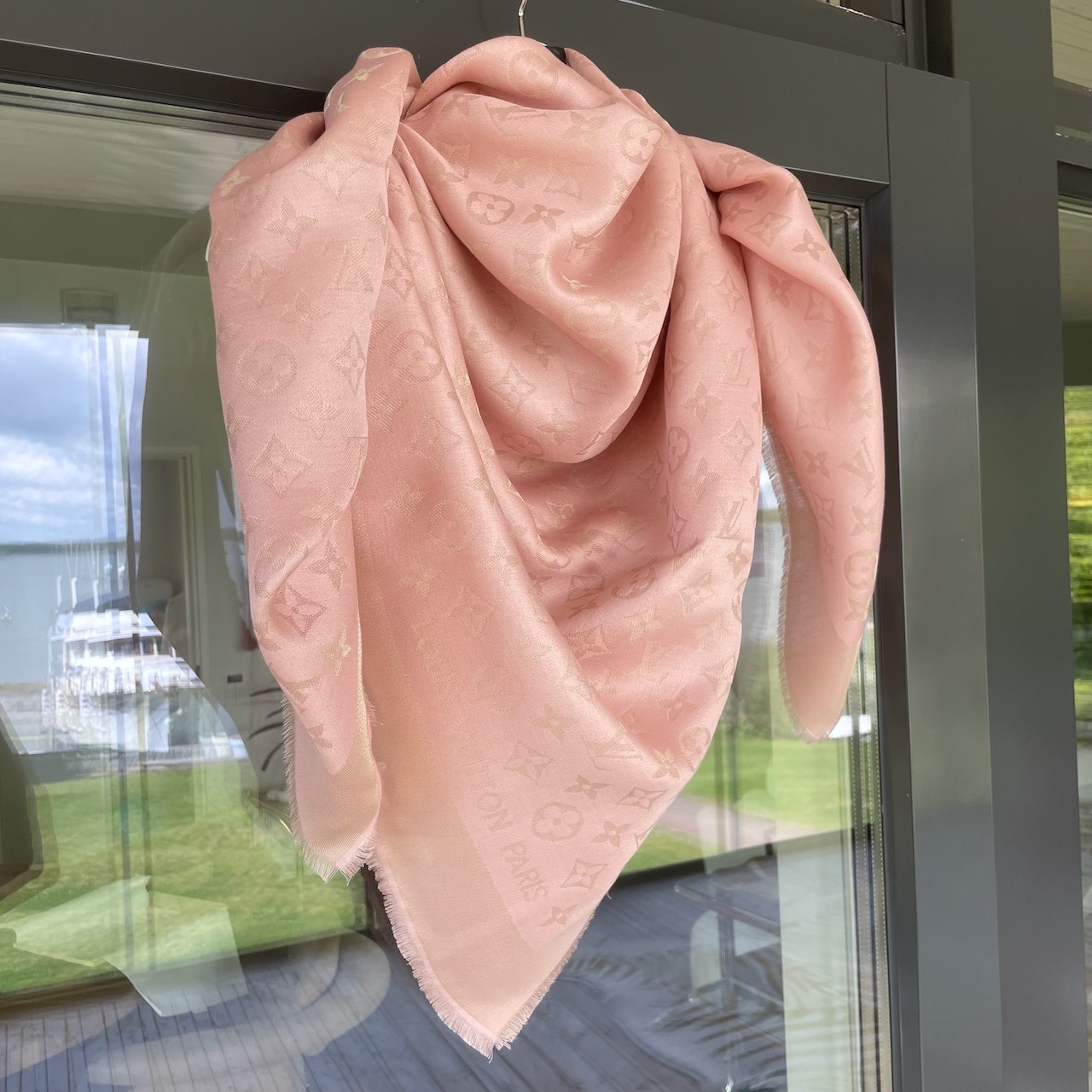 Louis Vuitton Classic Monogram Shine Shawl - Image 7