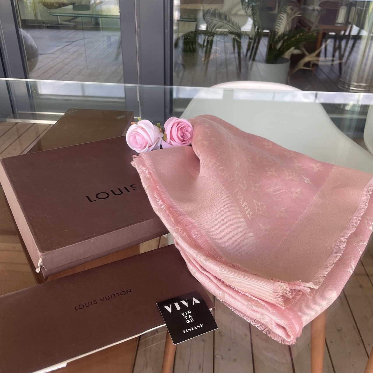 Louis Vuitton Classic Monogram Shine Shawl - Image 4